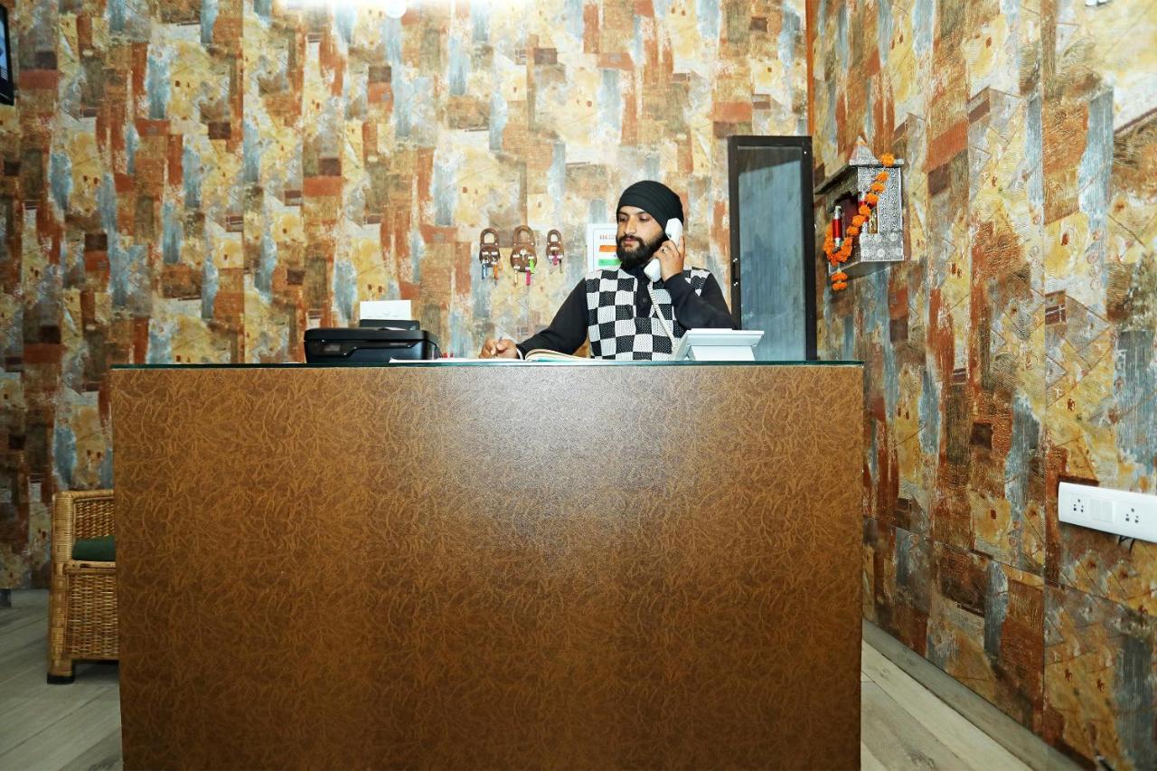 Hotel Saptrishi Rishikesh Bagian luar foto
