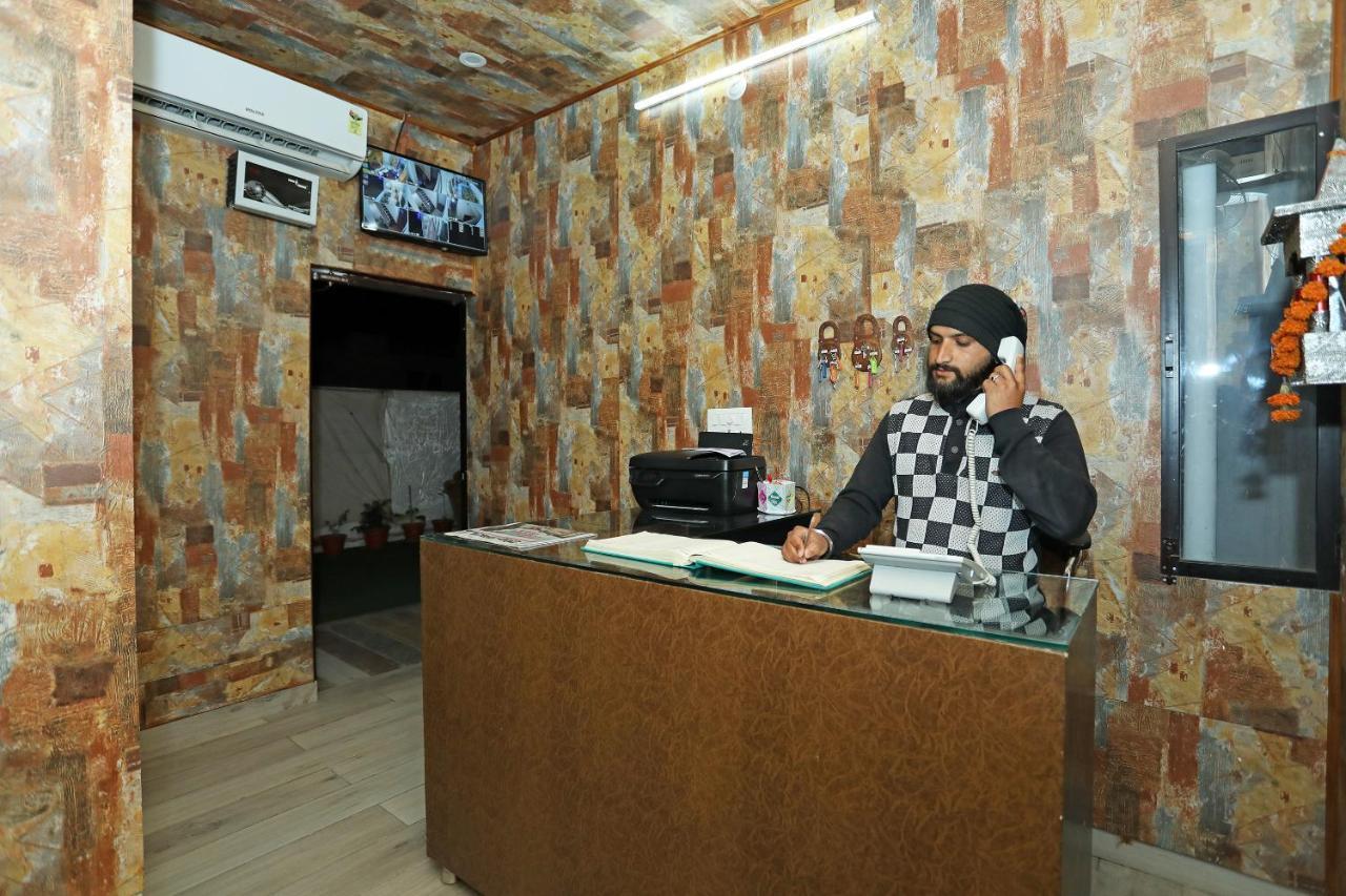 Hotel Saptrishi Rishikesh Bagian luar foto